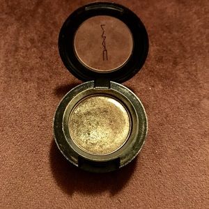 MAC Eyeshadow in Sumptuous Olive 🍸